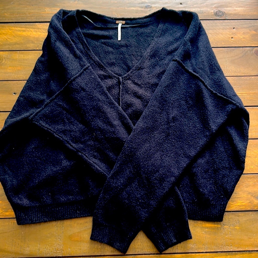 Free People black V neck sweater M